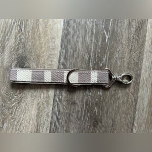 Thirty-One Wrist Attachment